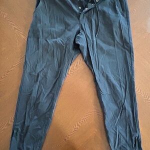 Nike Black Lightweight Joggers with Elastic Waistband and Tapered Legs